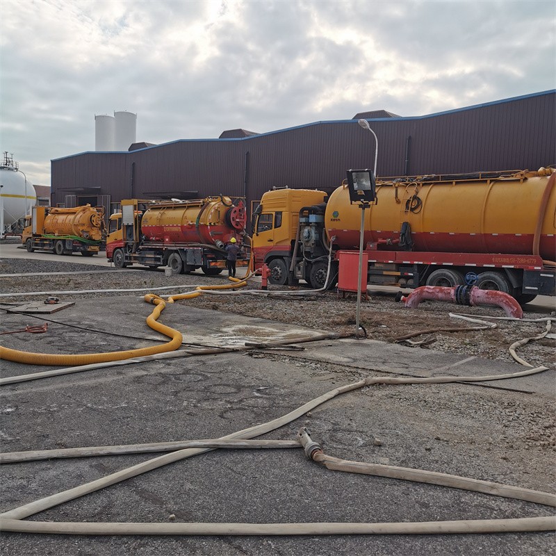 石岐区街道污水池清理