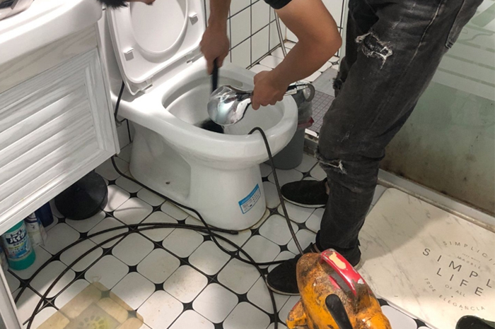 石岐区街道马桶堵塞自己疏通还是找师傅?专业上门服务让你省时更省心